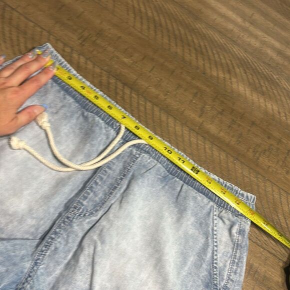 Celebrity Pink pull on jean shorts size medium - Picture 7 of 9